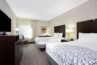 Photo 5 - La Quinta Inn & Suites by Wyndham Palestine