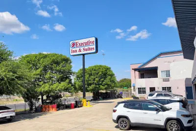 Photo 2 - Executive Inn & Suites San Marcos, TX