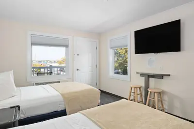 Photo 5 - Beach Bum Inn