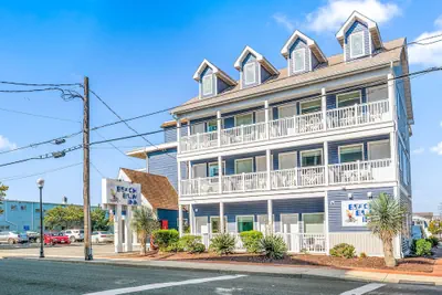 Photo 2 - Beach Bum Inn
