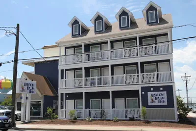 Photo 2 - Beach Bum Inn