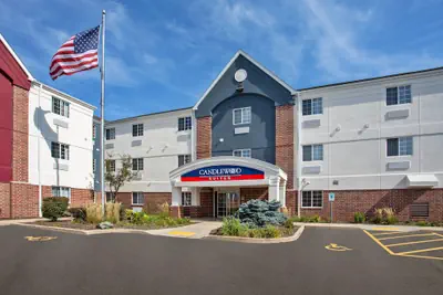 Photo 2 - Candlewood Suites Kenosha – Pleasant Prairie by IHG