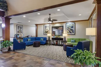 Photo 4 - Comfort Suites Marshall