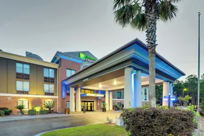 Photo 2 - Holiday Inn Express Hinesville by IHG