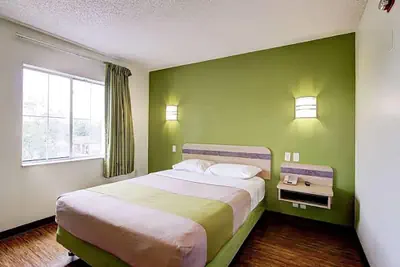 Photo 2 - Super 8 by Wyndham Aurora East