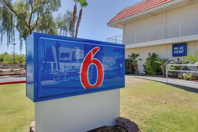 Photo 2 - Motel 6 Tempe, AZ - Broadway - ASU
