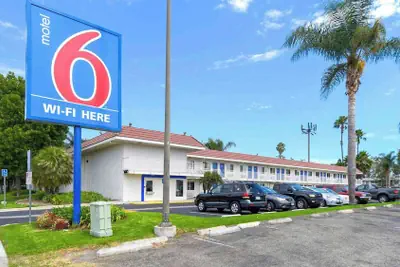 Photo 2 - Motel 6 Costa Mesa, CA