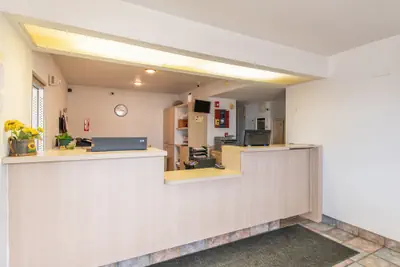 Photo 5 - Regency Inn
