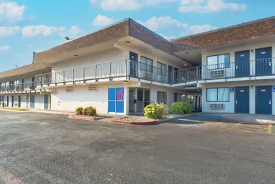 Photo 2 - Motel 6 Del Rio, TX