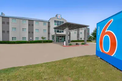 Photo 2 - Motel 6 Benbrook, TX - Fort Worth