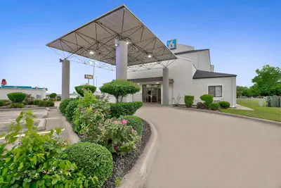 Photo 2 - Motel 6 Denison, TX