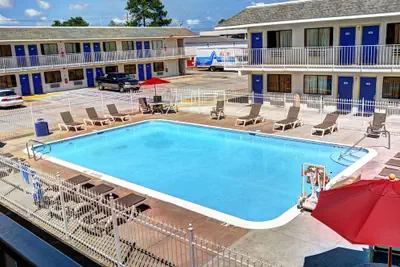 Photo 2 - Motel 6 Slidell, LA - New Orleans