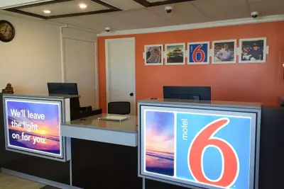 Photo 4 - Motel 6 Anniston, AL