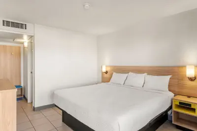 Photo 2 - Days Inn by Wyndham Wheat Ridge/Denver West