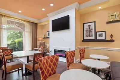 Photo 4 - Hampton Inn & Suites Stamford