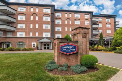 Photo 2 - Hampton Inn & Suites Stamford