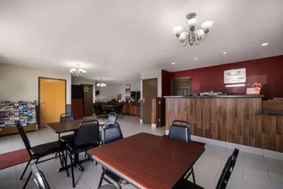 Photo 4 - Econo Lodge Inn & Suites Canandaigua - Fingers Lake Area