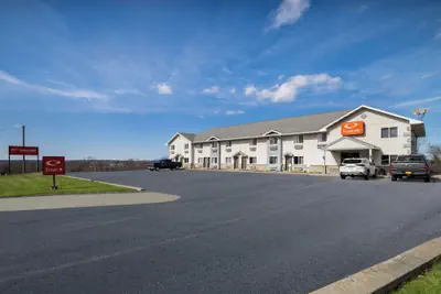 Photo 2 - Econo Lodge Inn & Suites Canandaigua - Fingers Lake Area