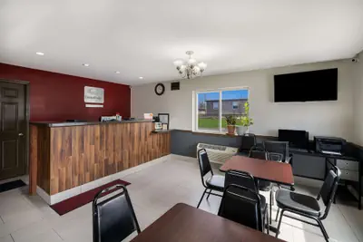 Photo 3 - Econo Lodge Inn & Suites Canandaigua - Fingers Lake Area