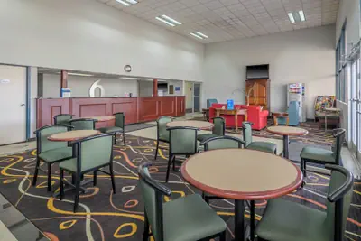 Photo 4 - Motel 6 Forsyth, GA – Tift College
