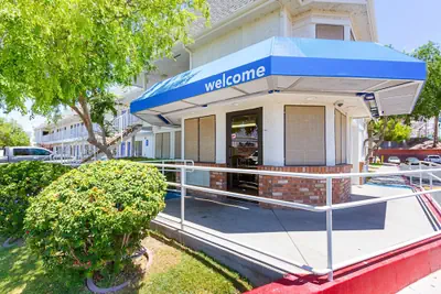 Photo 2 - Motel 6 Mesa, AZ - South
