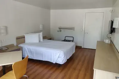 Photo 2 - Travelodge by Wyndham Fayetteville