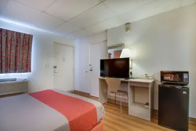 Photo 5 - Motel 6 Salina, KS