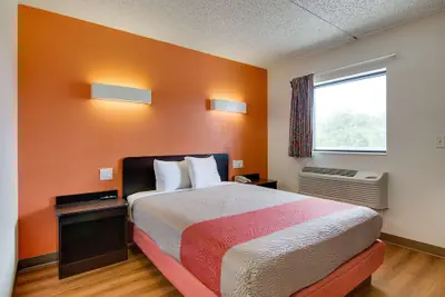 Photo 4 - Motel 6 Salina, KS