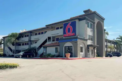 Photo 2 - Motel 6 Bellflower, CA - Los Angeles
