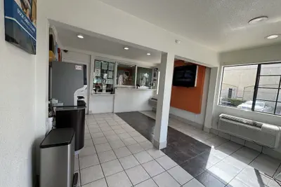 Photo 4 - Motel 6 Bellflower, CA - Los Angeles