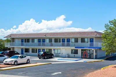 Photo 2 - Motel 6 Pueblo, CO - I-25