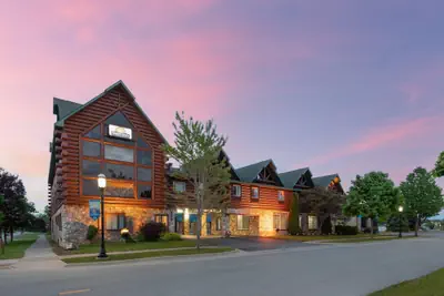 Photo 2 - Days Inn by Wyndham Mackinaw City/Bridgeview Area