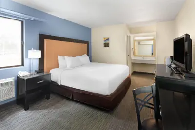 Photo 5 - Days Inn by Wyndham Mackinaw City/Bridgeview Area