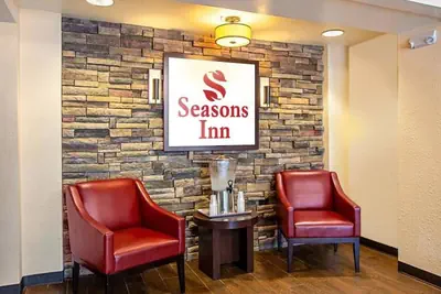 Photo 5 - Seasons Inn Traverse City