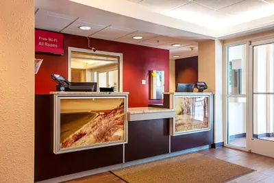 Photo 3 - Seasons Inn Traverse City