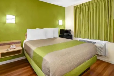 Photo 4 - Lakeside Inn Lake Havasu City