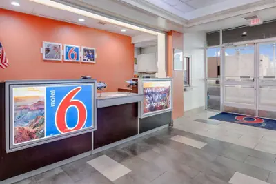 Photo 3 - Motel 6 Roswell, NM