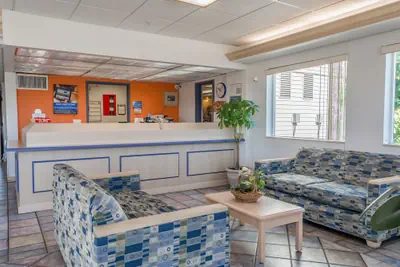 Photo 4 - Motel 6 Redmond, OR