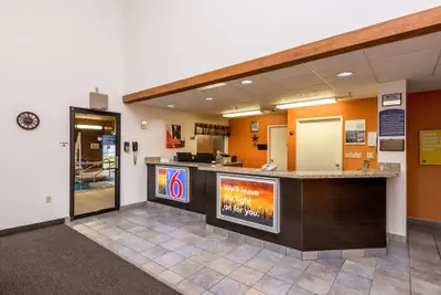 Photo 3 - Motel 6 Waterloo, IA