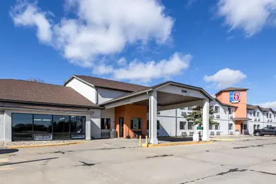 Photo 2 - Motel 6 Waterloo, IA