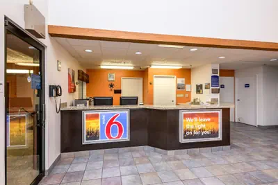 Photo 4 - Motel 6 Waterloo, IA