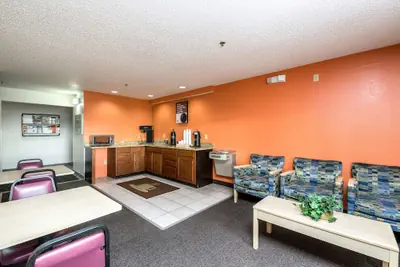 Photo 5 - Motel 6 Waterloo, IA