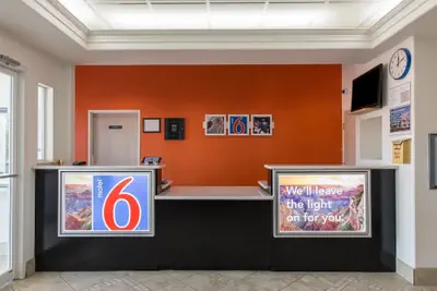 Photo 3 - Motel 6 San Antonio, TX - Downtown - Alamo Dome