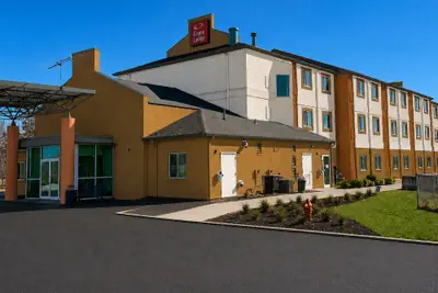 Photo 2 - Econo Lodge Menomonie