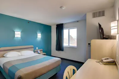 Photo 4 - Econo Lodge Menomonie