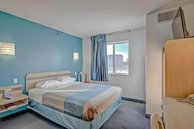 Photo 2 - Econo Lodge Menomonie