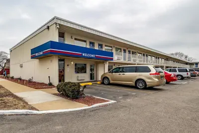 Photo 2 - Motel 6 Joliet, IL - I-80