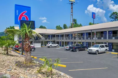 Photo 2 - Motel 6 Dalton, GA