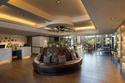 Photo 3 - River Terrace Inn