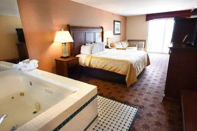 Photo 5 - Hamilton Inn Select Beachfront Mackinaw City